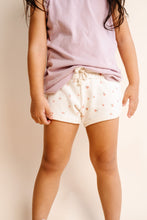Load image into Gallery viewer, track shorts CO - daisies on natural