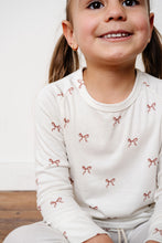 Load image into Gallery viewer, rib knit long sleeve tee - classic bows - natural