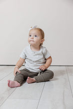 Load image into Gallery viewer, basic tee - cream