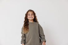 Load image into Gallery viewer, boxy sweatshirt - caper