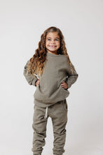 Load image into Gallery viewer, boxy sweatshirt - caper