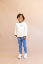 Load image into Gallery viewer, pullover crew CO - ski team on natural