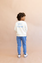 Load image into Gallery viewer, pullover crew CO - ski team on natural