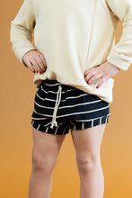Load image into Gallery viewer, shorties CO - raven beige stripe