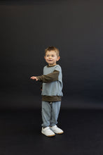 Load image into Gallery viewer, boxy sweatshirt CO - stone blue and dark fatigue