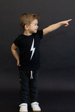 Load image into Gallery viewer, basic tee - lightning on black