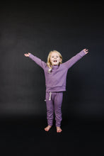 Load image into Gallery viewer, pullover crew CO - grapevine