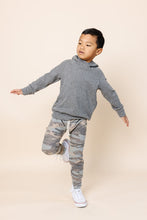 Load image into Gallery viewer, trademark raglan hoodie CO - heather gray