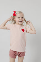 Load image into Gallery viewer, basic tee - heart on shell pink