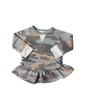 Load image into Gallery viewer, peplum crew - faded camo