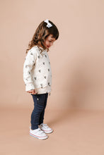 Load image into Gallery viewer, boxy sweatshirt - hearts on natural