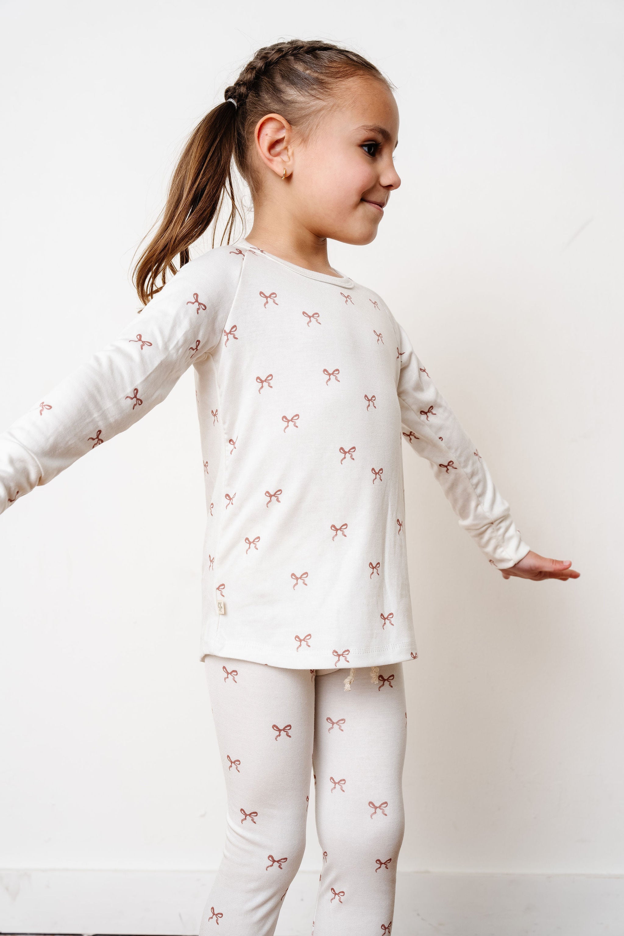 rib knit long sleeve tee - classic bows - natural