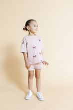 Load image into Gallery viewer, boxy tee - classic bows