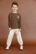 Load image into Gallery viewer, boxy long sleeve tee - city champs on chestnut