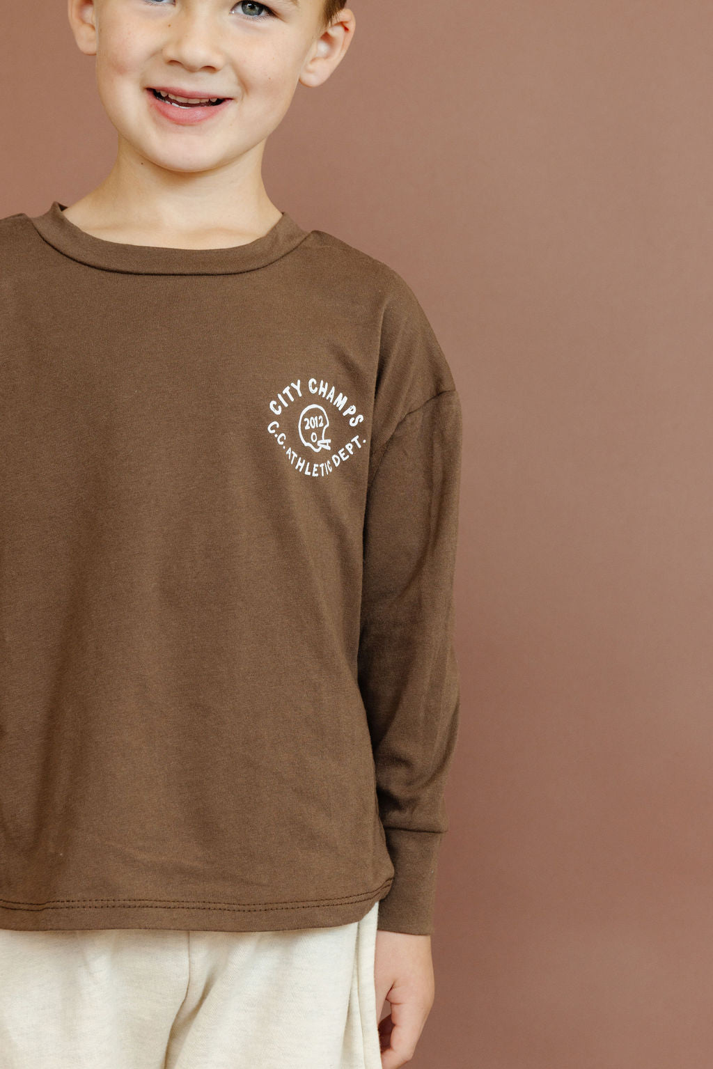 boxy long sleeve tee - city champs on chestnut