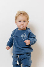 Load image into Gallery viewer, pullover crew - ski team on lagoon