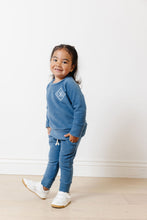 Load image into Gallery viewer, pullover crew - ski team on lagoon