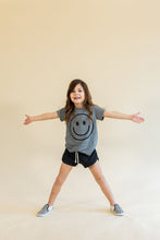 Load image into Gallery viewer, basic tee - smile on heather gray