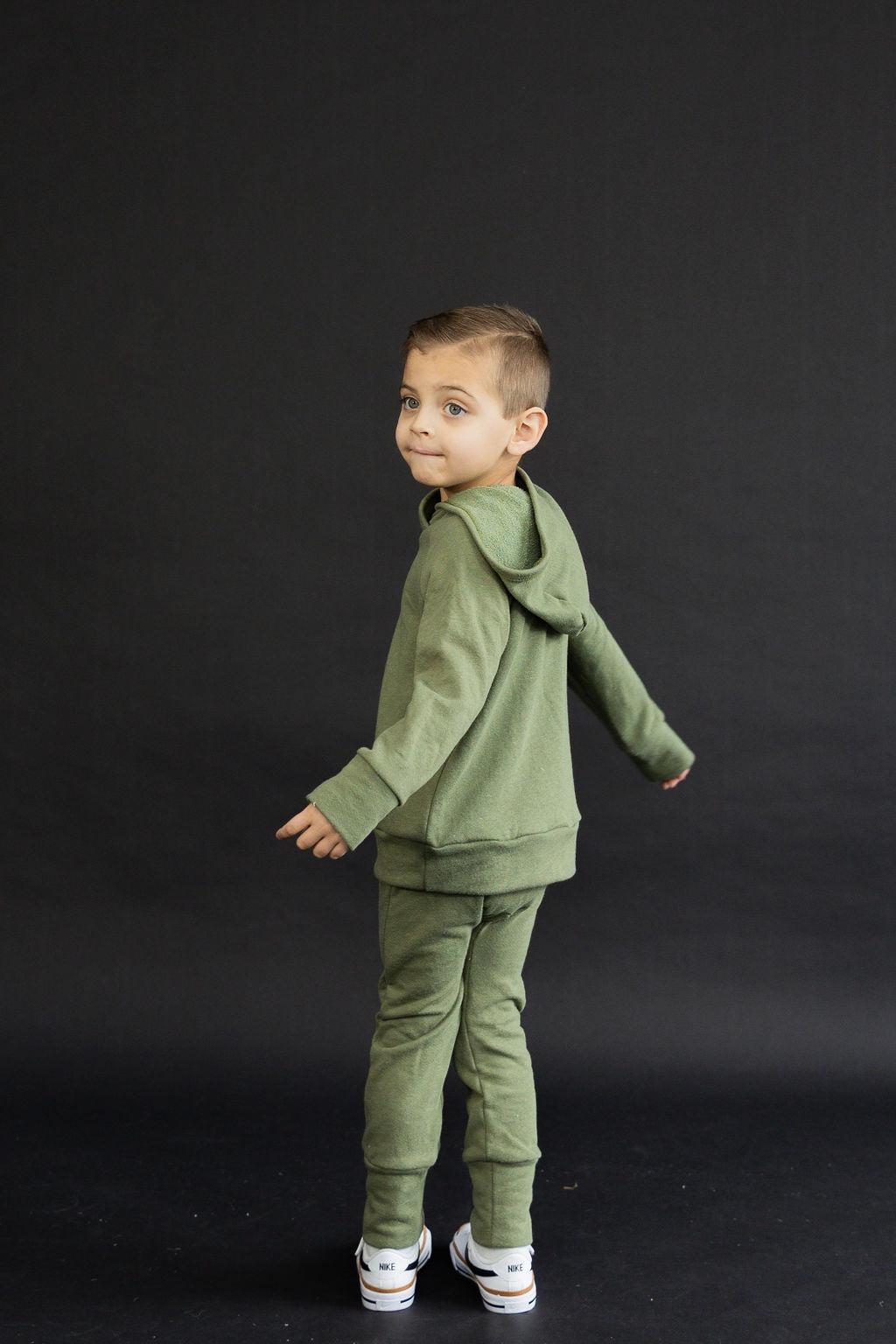 trademark raglan hoodie - crocodile