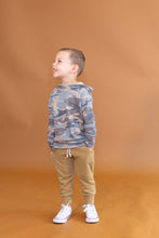 Load image into Gallery viewer, jersey trademark raglan hoodie - faded camo