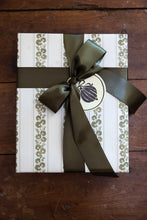 Load image into Gallery viewer, &#39;Yuletide&#39; Wrapping Paper Set PRESHOP