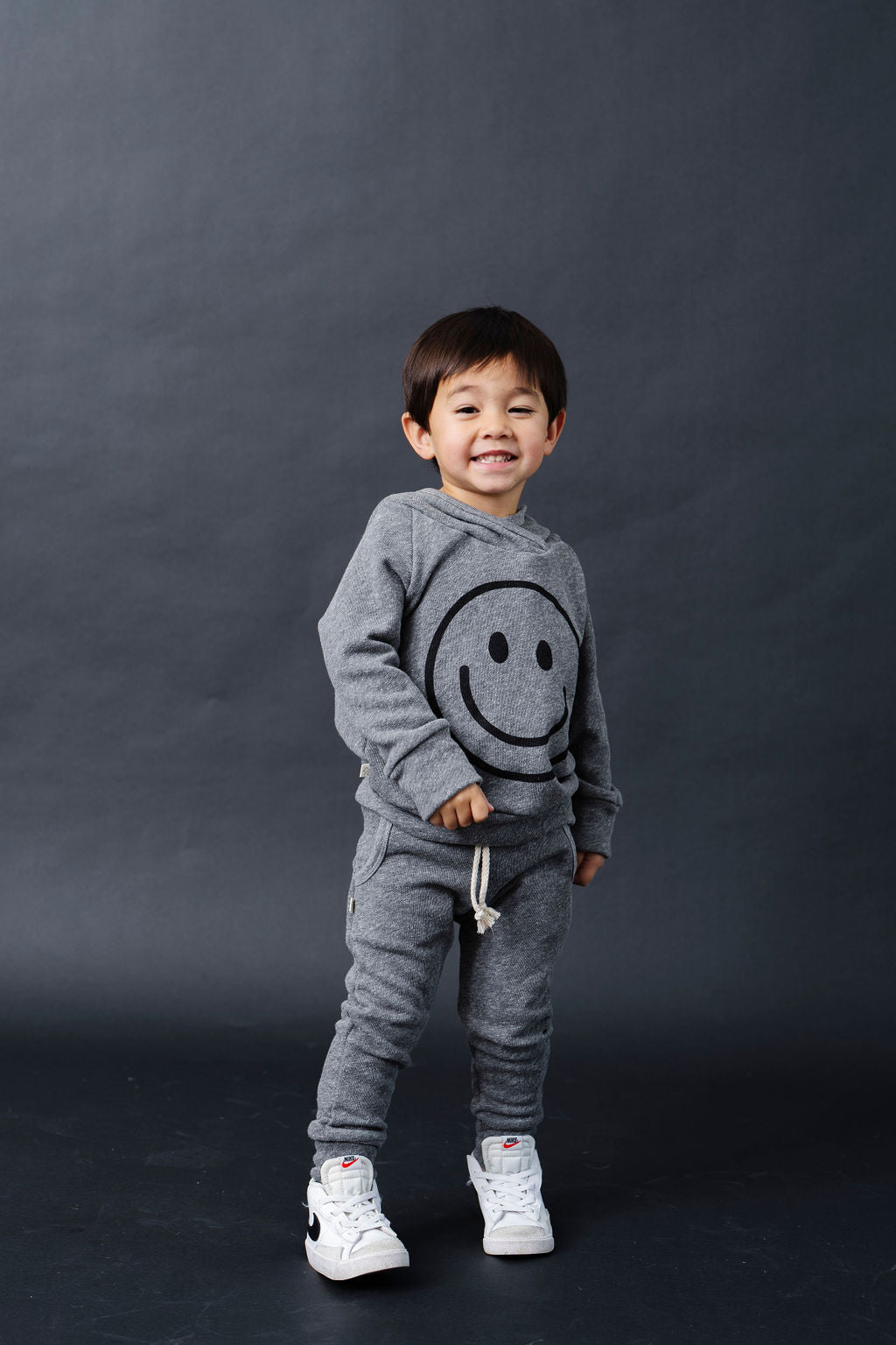 trademark raglan hoodie - smile heather gray