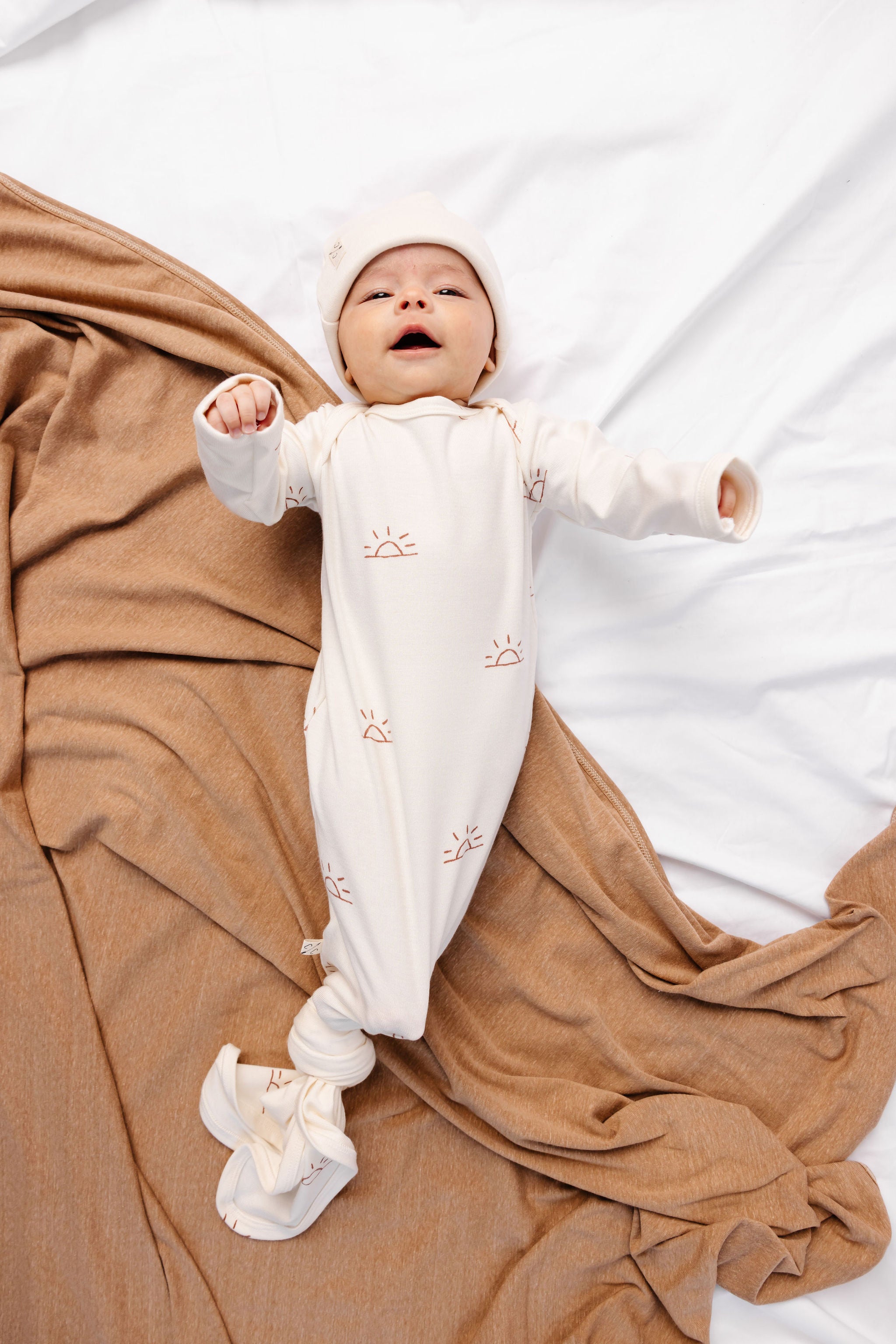 ribbed knotted sleeper CO - sunset on natural