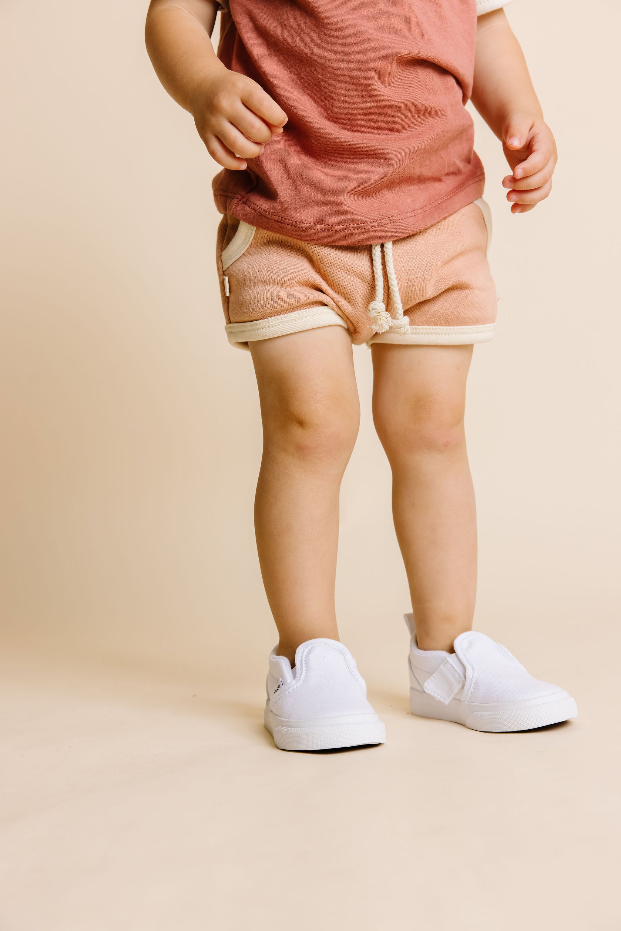 french terry retro short CO - desert sand