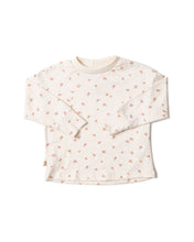 Load image into Gallery viewer, boxy long sleeve tee - daisies on natural