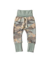Load image into Gallery viewer, skinny sweats - faded camo
