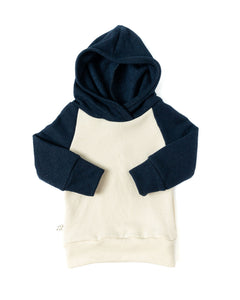 colorblock trademark raglan hoodie - natural and oxford blue