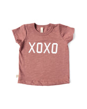 Load image into Gallery viewer, basic tee - XOXO on quartz